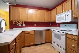1907 Mallard Pointe Cir, Waukesha, WI 53189 - Photo 7