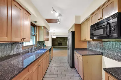 10124 W Vera Ave, Milwaukee, WI 53224 - Photo 3