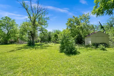 10124 W Vera Ave, Milwaukee, WI 53224 - Photo 13
