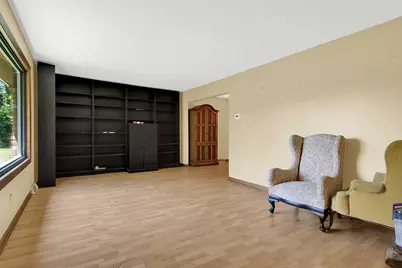 10124 W Vera Ave, Milwaukee, WI 53224 - Photo 5