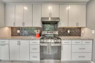 820 W Clovernook Ln, Glendale, WI 53217 - Photo 15