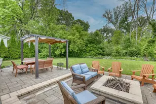 820 W Clovernook Ln, Glendale, WI 53217 - Photo 9