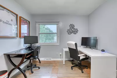 820 W Clovernook Ln, Glendale, WI 53217 - Photo 43