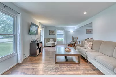 820 W Clovernook Ln, Glendale, WI 53217 - Photo 23