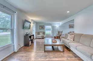 820 W Clovernook Ln, Glendale, WI 53217 - Photo 23