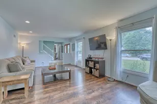 820 W Clovernook Ln, Glendale, WI 53217 - Photo 25