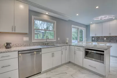 820 W Clovernook Ln, Glendale, WI 53217 - Photo 17
