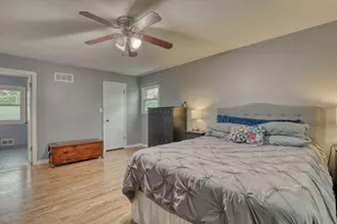 820 W Clovernook Ln, Glendale, WI 53217 - Photo 35