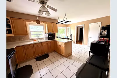 2914 S 76th St, West Allis, WI 53219 - Photo 5
