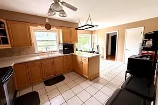 2914 S 76th St, West Allis, WI 53219 - Photo 5