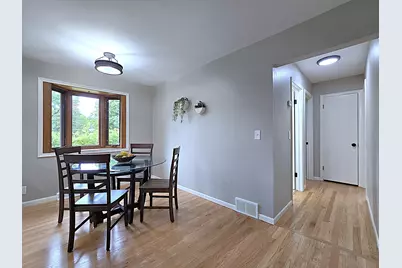 W136N7015  Claas Rd, Menomonee Falls, WI 53051 - Photo 11