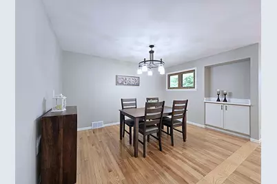 W136N7015  Claas Rd, Menomonee Falls, WI 53051 - Photo 19