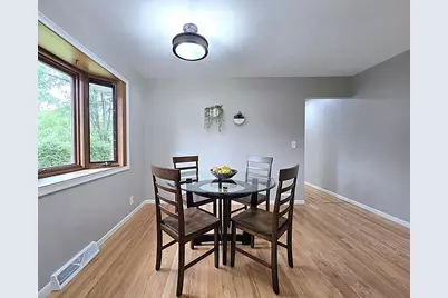 W136N7015  Claas Rd, Menomonee Falls, WI 53051 - Photo 9