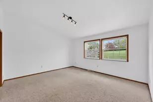 390 Dustin Dr, Brookfield, WI 53045 - Photo 21