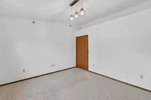 390 Dustin Dr, Brookfield, WI 53045 - Photo 9
