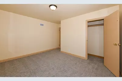 3662 S Brust Ave, Milwaukee, WI 53207 - Photo 15