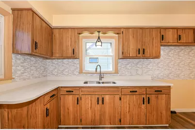 3662 S Brust Ave, Milwaukee, WI 53207 - Photo 11