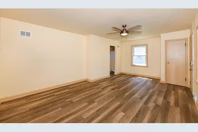 3662 S Brust Ave, Milwaukee, WI 53207 - Photo 7