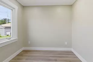 2251 S 73rd St, West Allis, WI 53219 - Photo 17