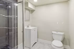 2251 S 73rd St, West Allis, WI 53219 - Photo 27