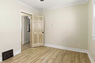 2251 S 73rd St, West Allis, WI 53219 - Photo 11