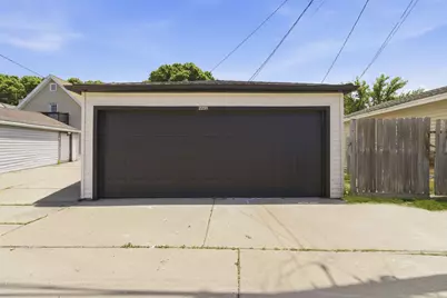 2251 S 73rd St, West Allis, WI 53219 - Photo 33