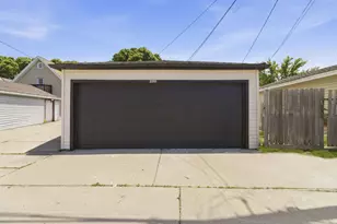 2251 S 73rd St, West Allis, WI 53219 - Photo 33