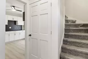 2251 S 73rd St, West Allis, WI 53219 - Photo 19
