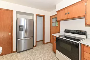W156N8008 Pilgrim Rd, Menomonee Falls, WI 53051 - Photo 13
