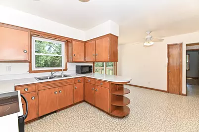 W156N8008  Pilgrim Rd, Menomonee Falls, WI 53051 - Photo 11