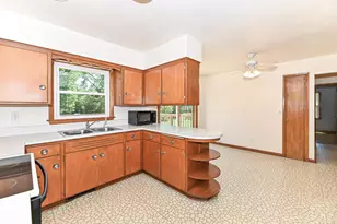 W156N8008 Pilgrim Rd, Menomonee Falls, WI 53051 - Photo 11