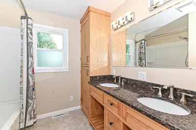W156N8008  Pilgrim Rd, Menomonee Falls, WI 53051 - Photo 27