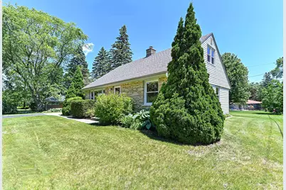 W156N8008  Pilgrim Rd, Menomonee Falls, WI 53051 - Photo 47