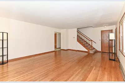 W156N8008  Pilgrim Rd, Menomonee Falls, WI 53051 - Photo 3