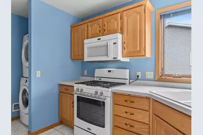 2312  Virginia Dr, Manitowoc, WI 54220 - Photo 9