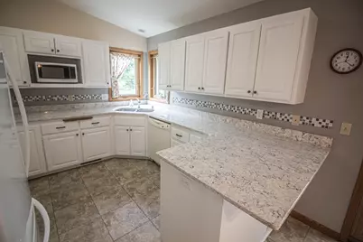 772  Acadia Ave, West Bend, WI 53095 - Photo 3