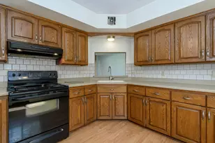 8954 N Silver Brook Ln, Brown Deer, WI 53223 - Photo 9