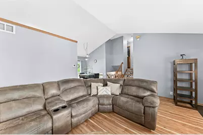 8586 N Meadowside Ct, Brown Deer, WI 53223 - Photo 5