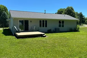 539 Lewellen St, Marshall, WI 53559 - Photo 3