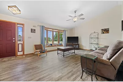 N49W14033  Brook Falls Dr, Menomonee Falls, WI 53051 - Photo 3