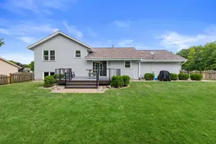 N49W14033 Brook Falls Dr, Menomonee Falls, WI 53051 - Photo 25