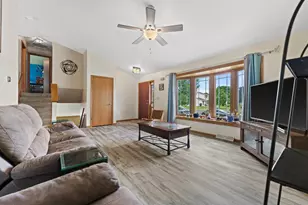 N49W14033 Brook Falls Dr, Menomonee Falls, WI 53051 - Photo 5