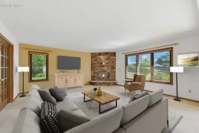 5630 S Timber Ridge Dr, New Berlin, WI 53151 - Photo 13