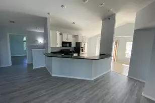9275 S 51st St, Franklin, WI 53132 - Photo 5