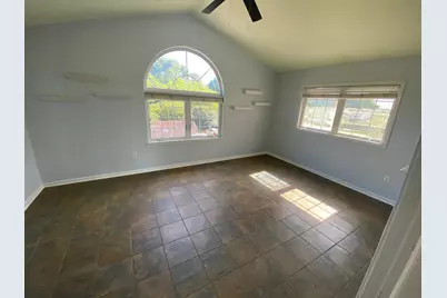 9275 S 51st St, Franklin, WI 53132 - Photo 11