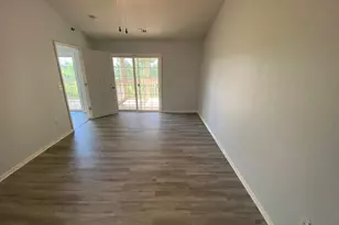 9275 S 51st St, Franklin, WI 53132 - Photo 13