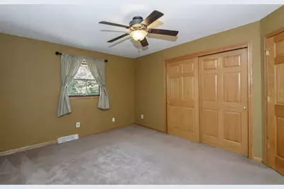 705  Fox Knoll Dr, Racine, WI 53185 - Photo 25