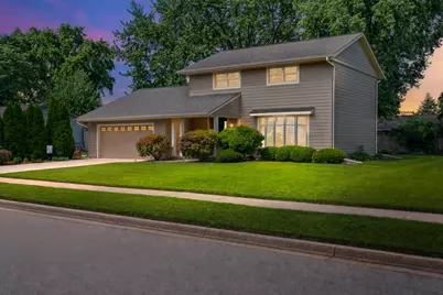 725  Hanson Ct, Onalaska, WI 54650 - Photo 1