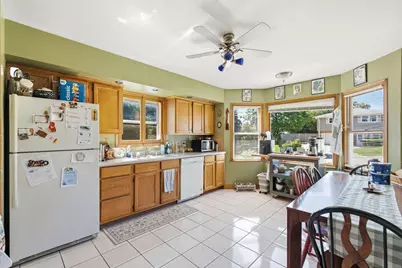 2470 S 92nd St #2472, West Allis, WI 53227 - Photo 9