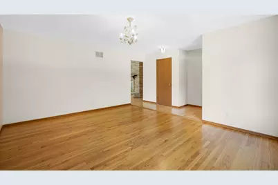 7565 S Lenox Ave, Oak Creek, WI 53154 - Photo 7